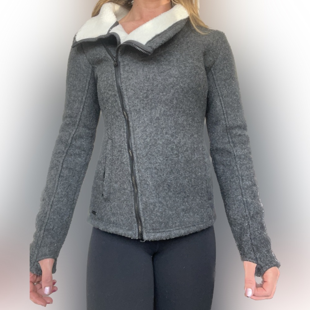 Bench light weight sweater/jacket